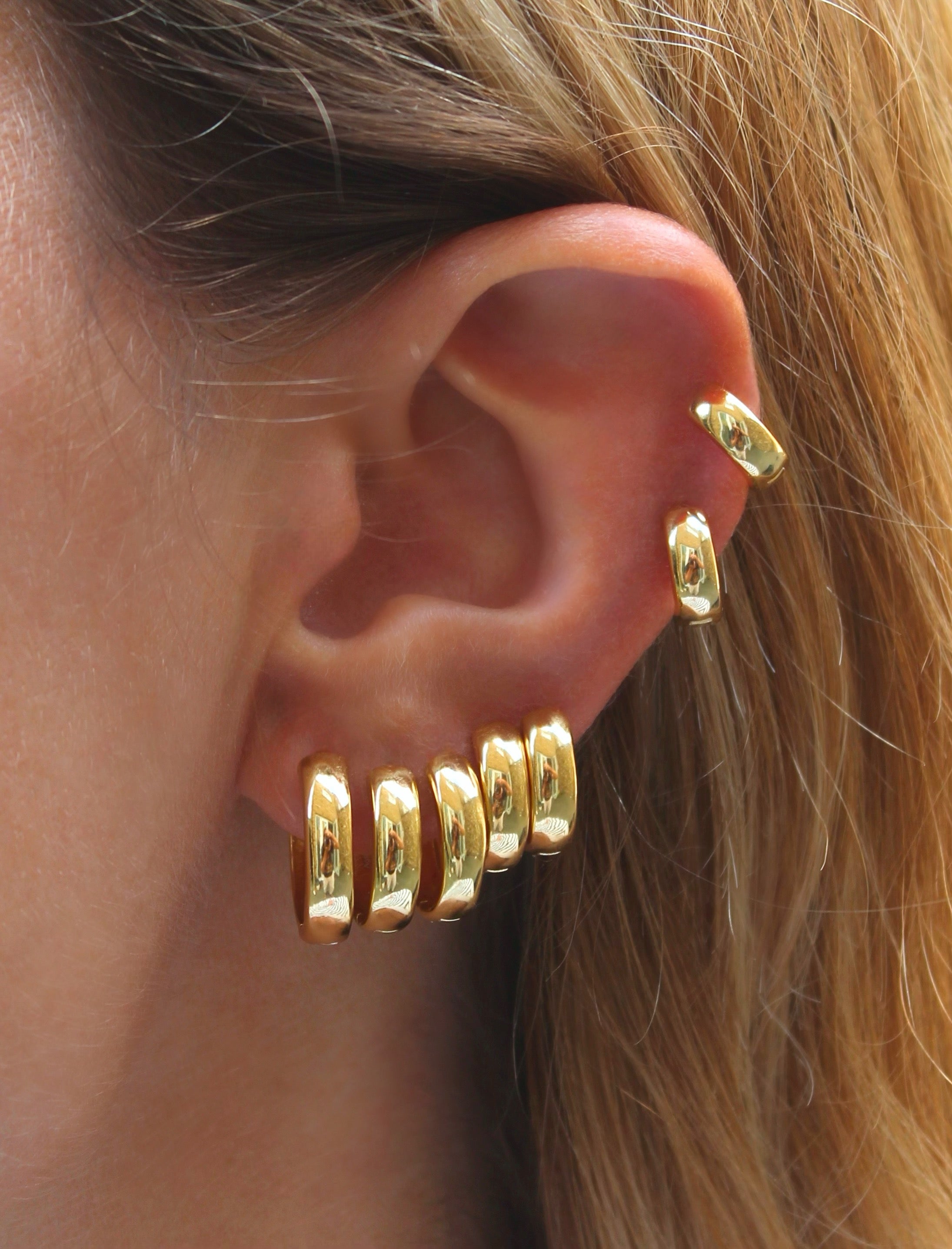 Conjunto de aretes gruesos básicos de oro
