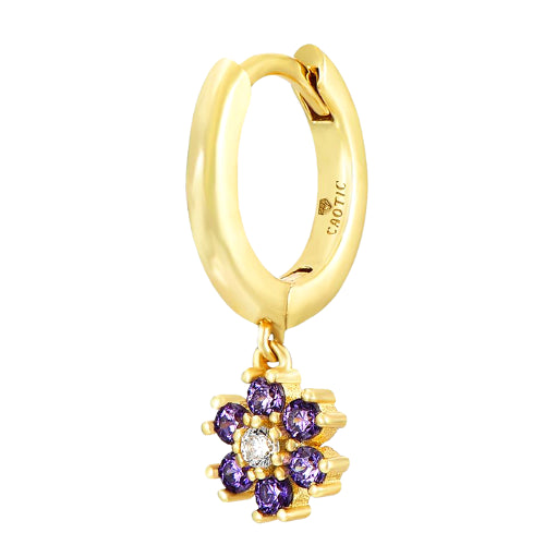Aro Huggie dorado con flor de margarita y circonita lila