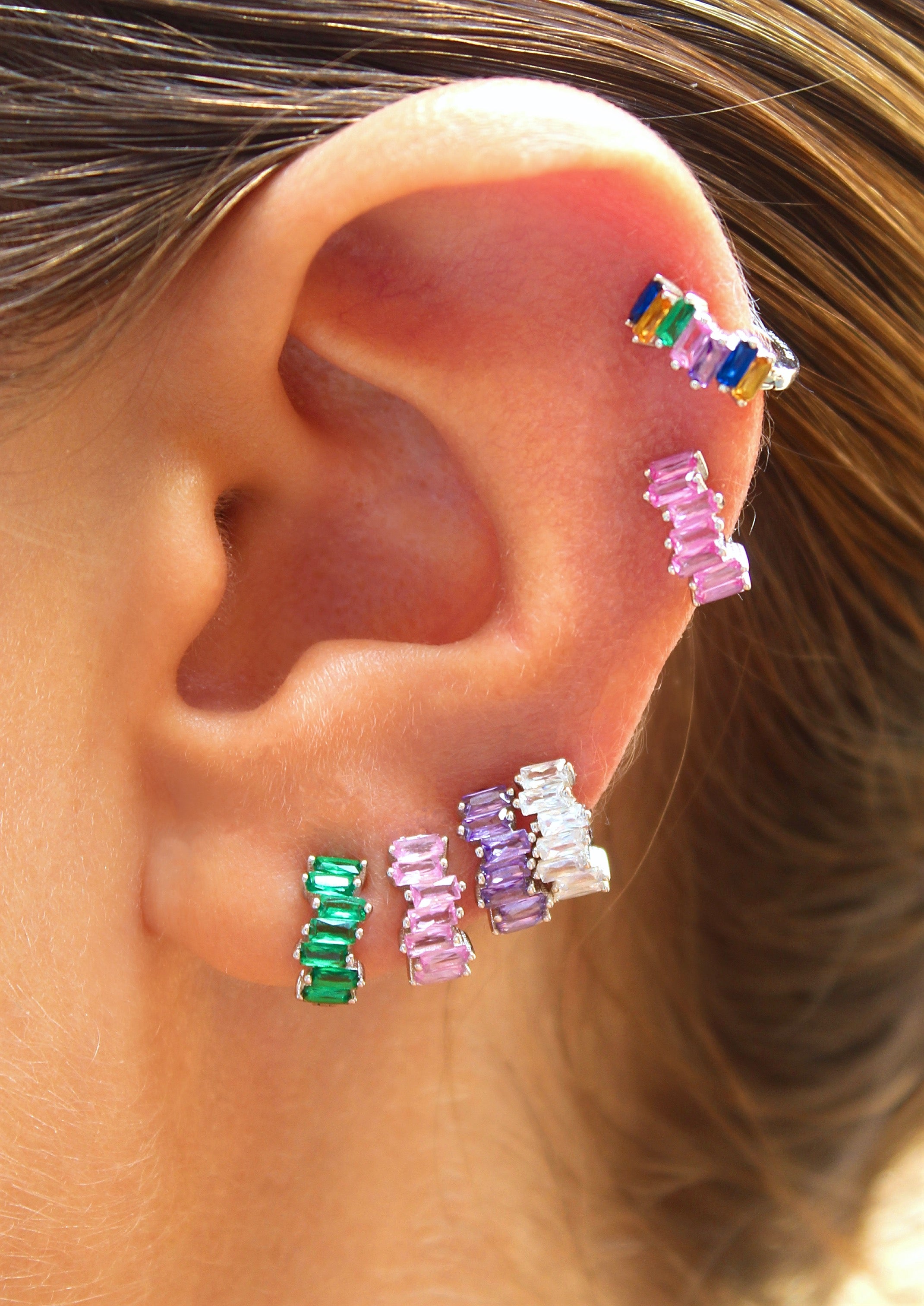 Aretes con circonitas y cristales baguette multicolor plateado