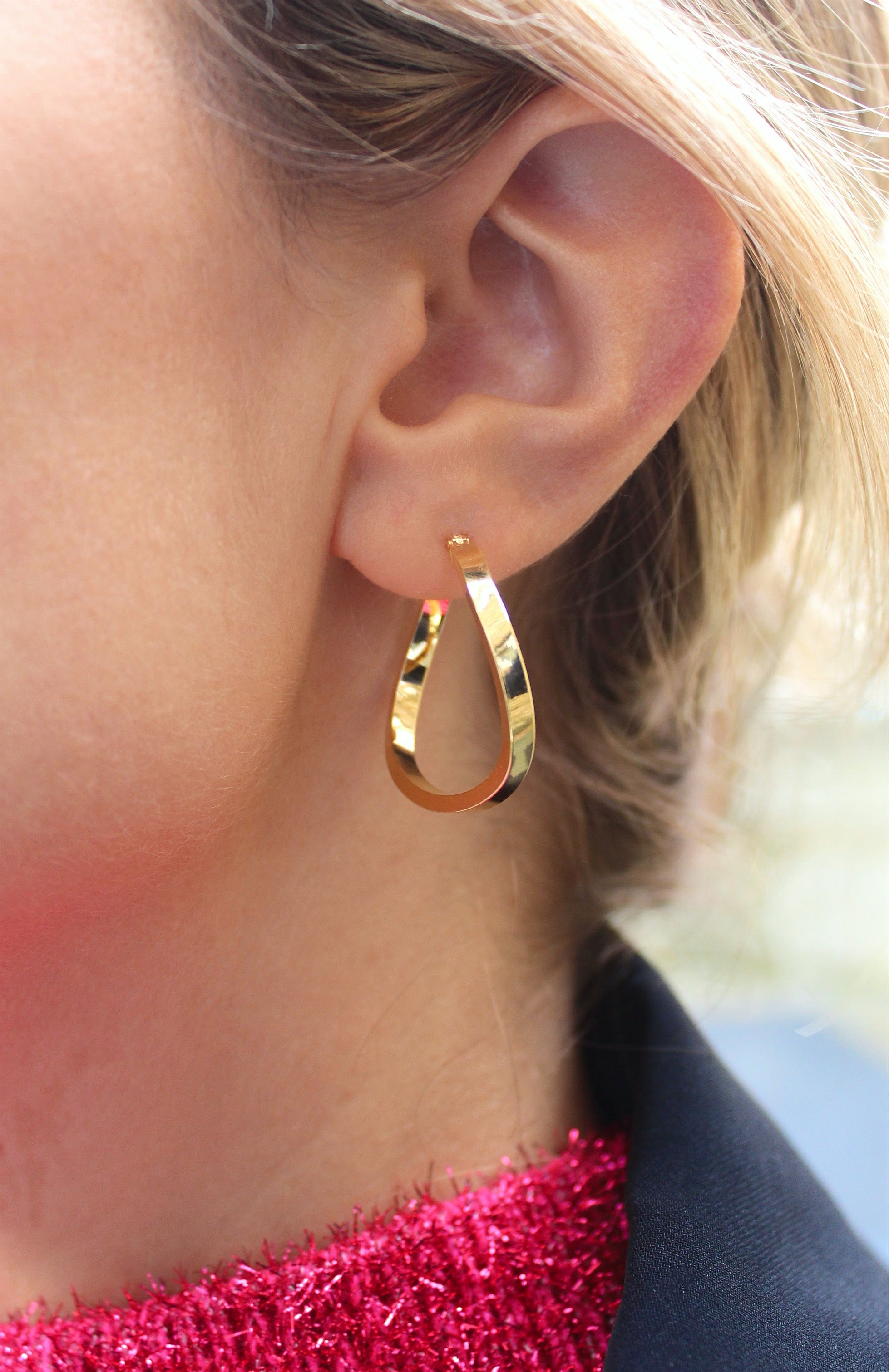 Pendientes de aro de oro con ola grande