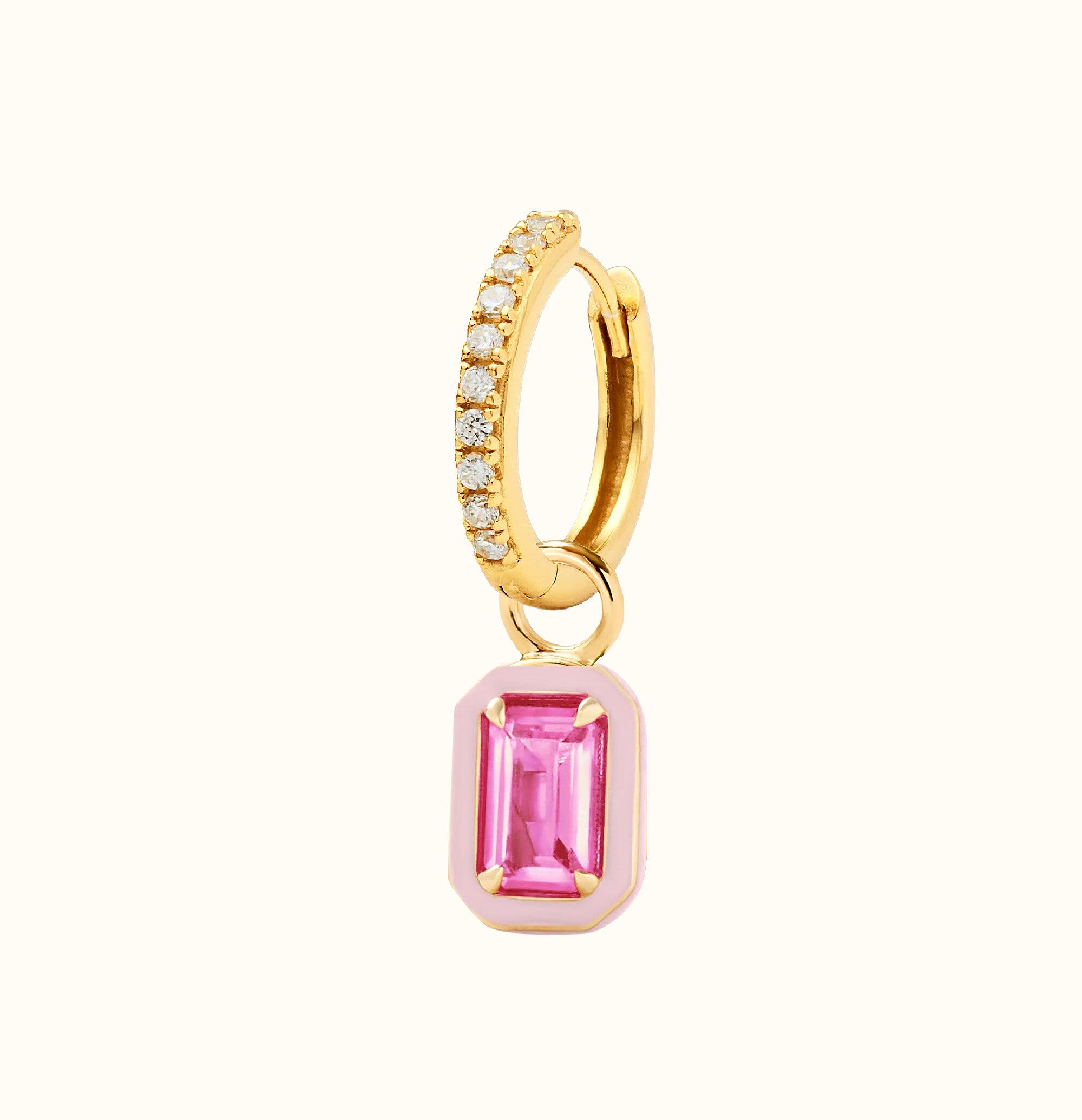 Aro Huggie con dije octágono esmaltado con circonita rosa