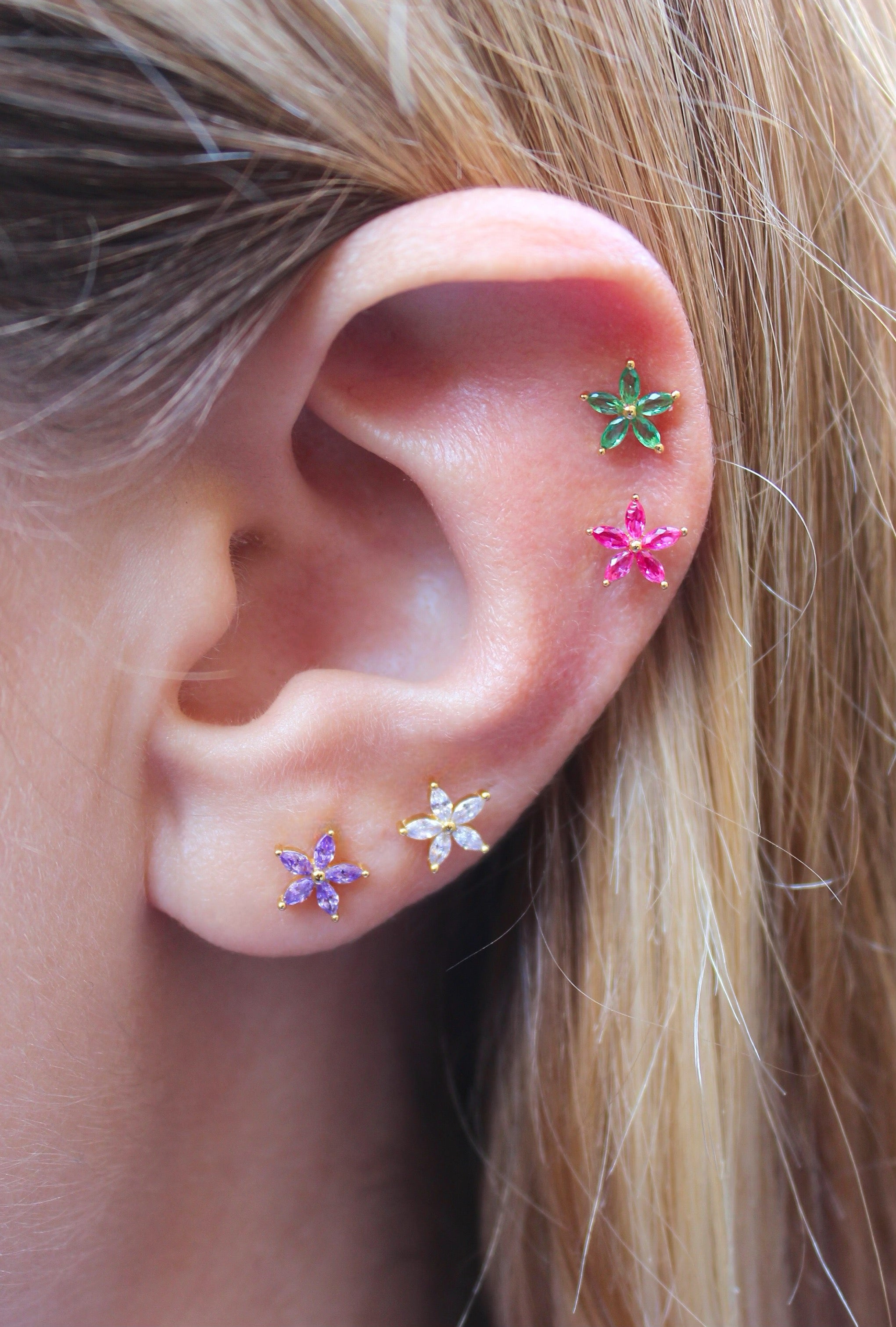 Ruby Starfish Gold Barbell Piercing